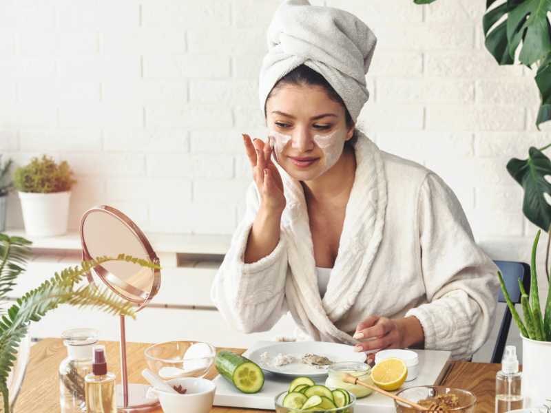 mother-giving-herself-a-spa-tretment-at-home-for-for-mothers-day-tip