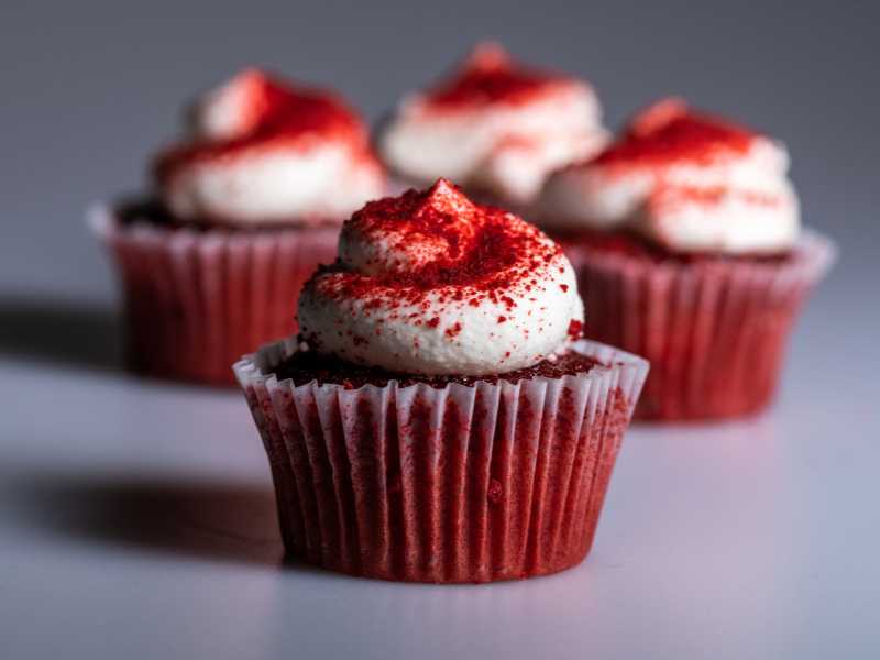 red-velvet-cupcake-gluten-free-garnish-with-cream