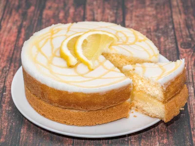 a-lemon-pound-cake-garnsh-with-cram-and-lemon-in-a-white-flate-plate