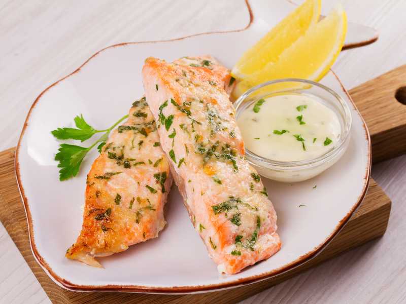 lemon-slice-with-roasted-salmon-for-mothers-day-dinner