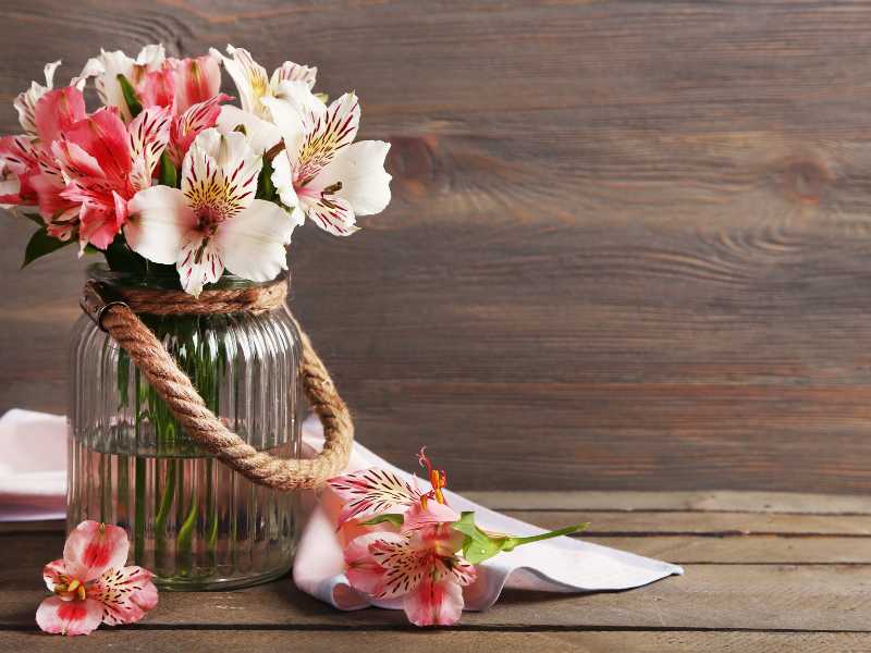 blossom-jar-with-lily-flowers