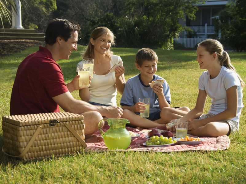 family-of-four-celebrating-mothers-day