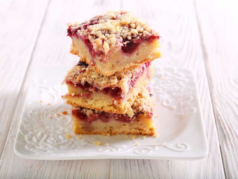 raspberry-crumble-bars-on-a-white-flat-plate