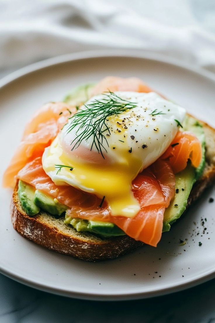 smoked-salmon-and-avocado-brunch