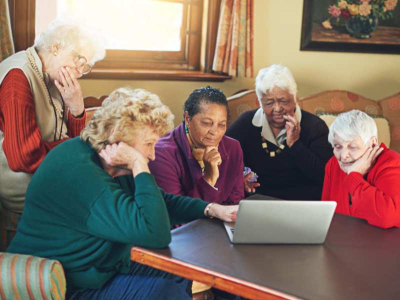 OLDER-WOMEN-WITH-A-LAPTOP-AN-IDEAL-TECH-GIFT-FOR-MOTHER'S-DAY