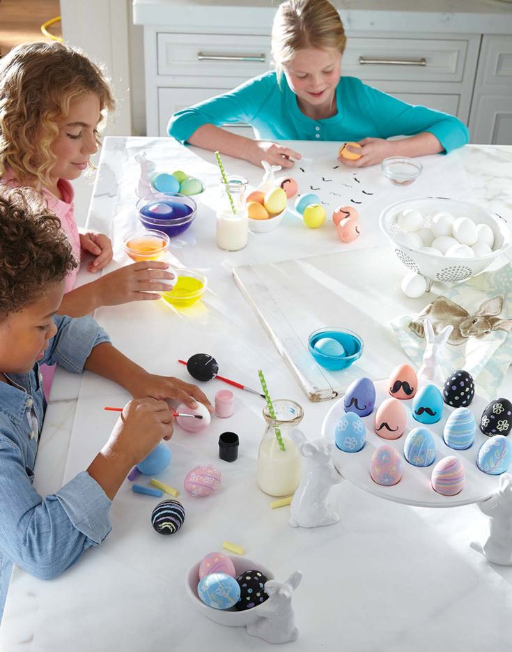 woman-with-kids-painting-eggs-for-easter