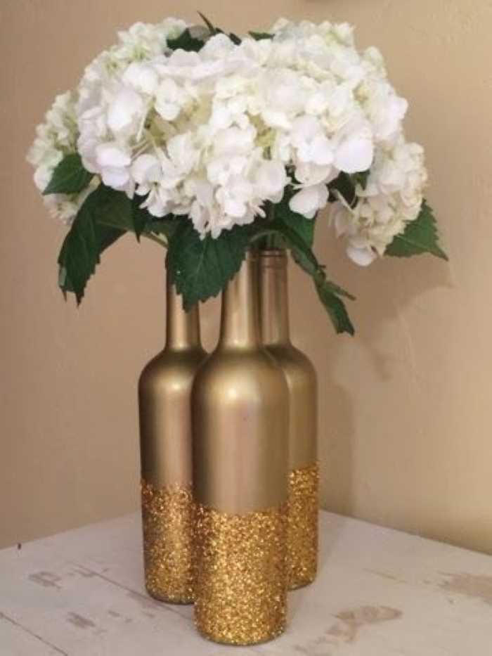 gold-bottles-with-flowers-a-DIY-mother's-day-table-centerpiece-decor