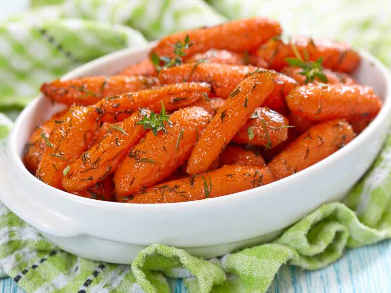 glazed-carrot-garnish-with-fine-glace-and-spice