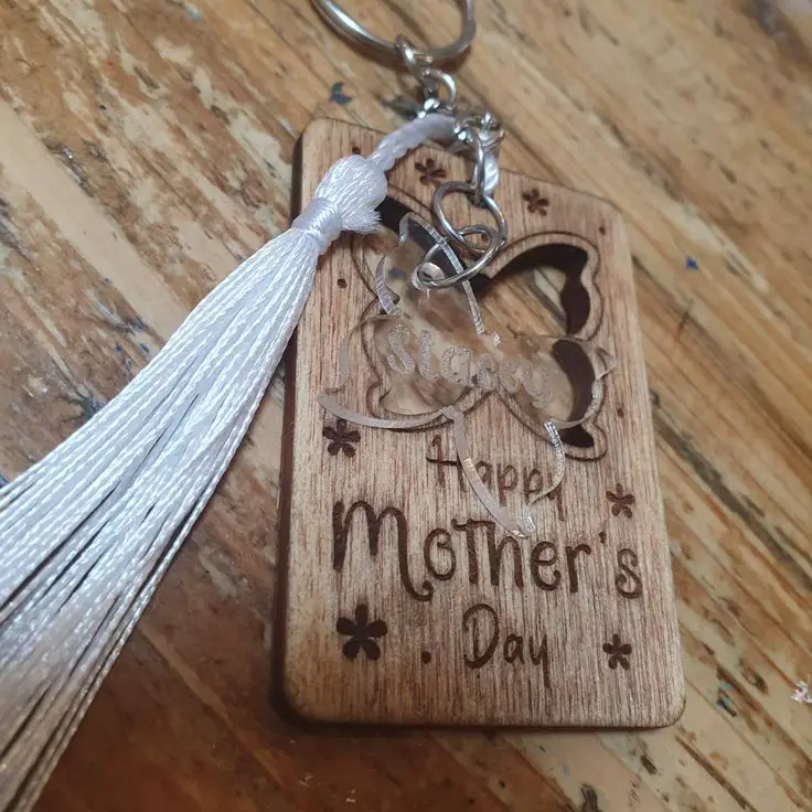 a-wooden-keychain-for-mother's-day