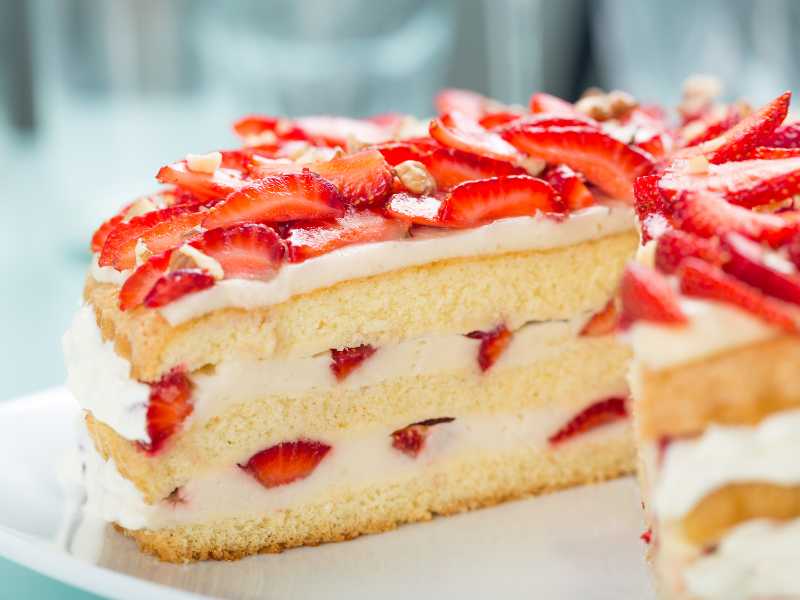 short-cake-garnsh-with-stawberry-and-whipped-cream-on-a-flate-plate