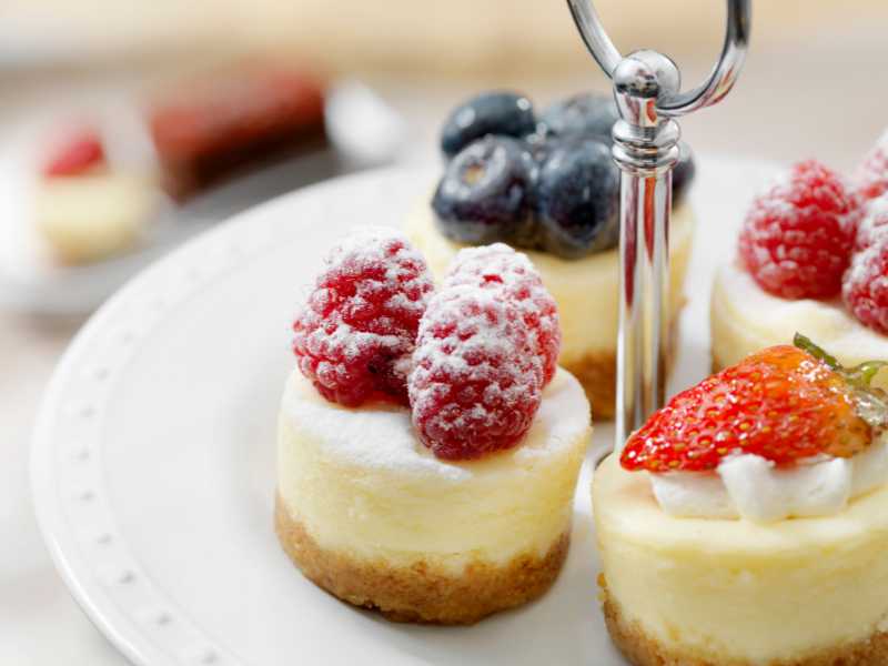 four-mini-cheesecake-with-berries-4th-of-jult-treat