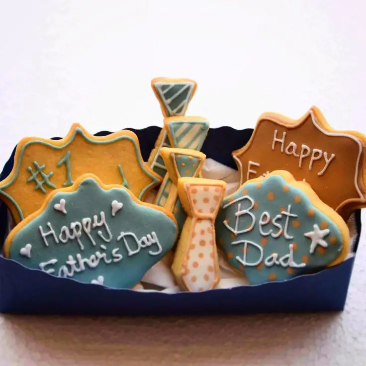 baked-cookies-with-father's-day-message