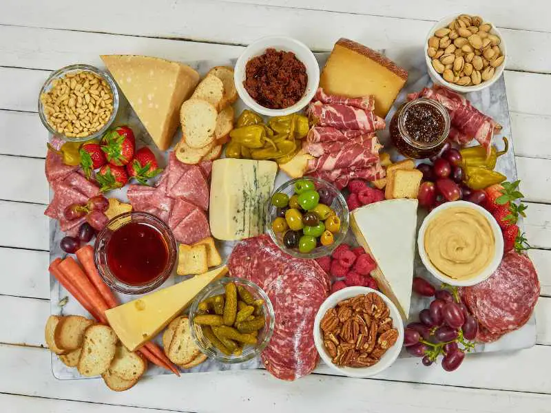 charcuterie-board-fathers-day-breakfast-in-bed