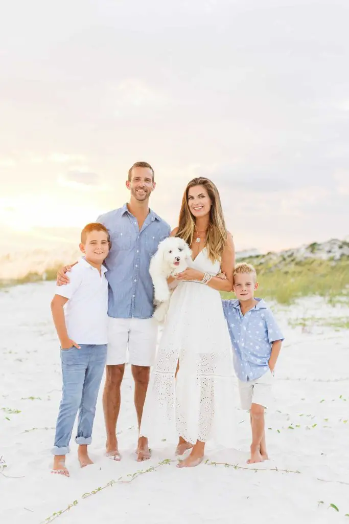 father-mother-and-two-kids-perfect-easter-outfit-for-family-photo