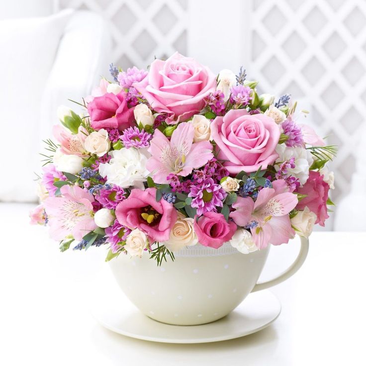 floral-arrangements-in-a-white-cup