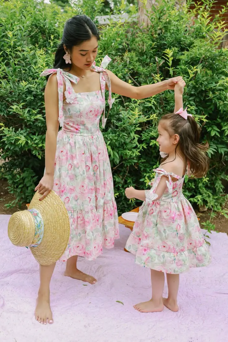 mother-holding-daughter