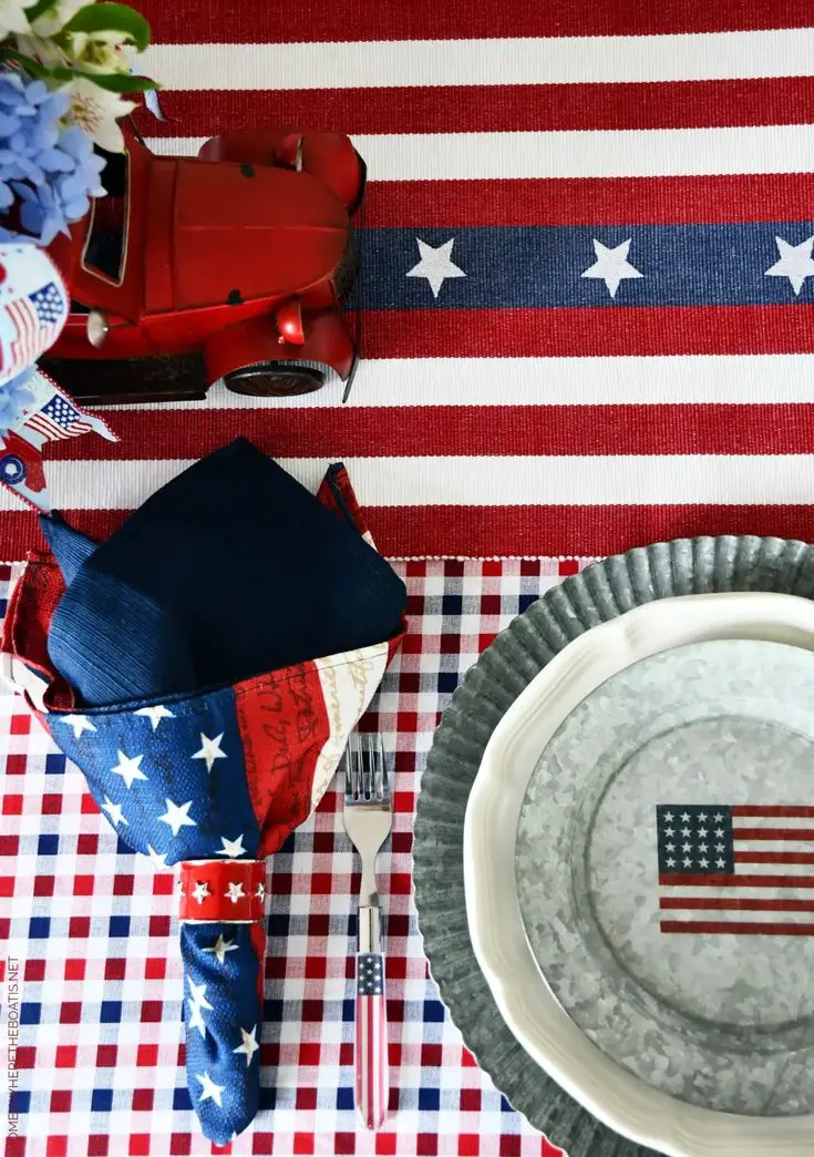 tablecloth-and-napkin-with-american-banner