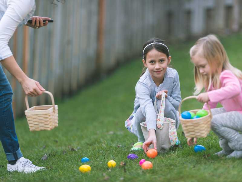 kids-picking-easter-eggs-in-to-a-basket