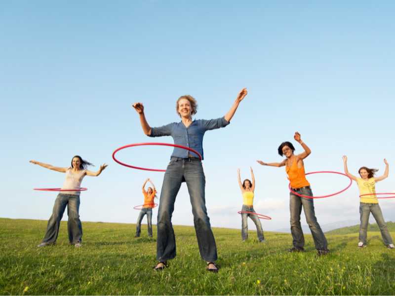 ladies-doing-hula-hoop-contest