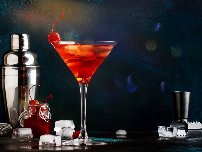 manhattan-cocktail-drink-fathers-day-cocktail