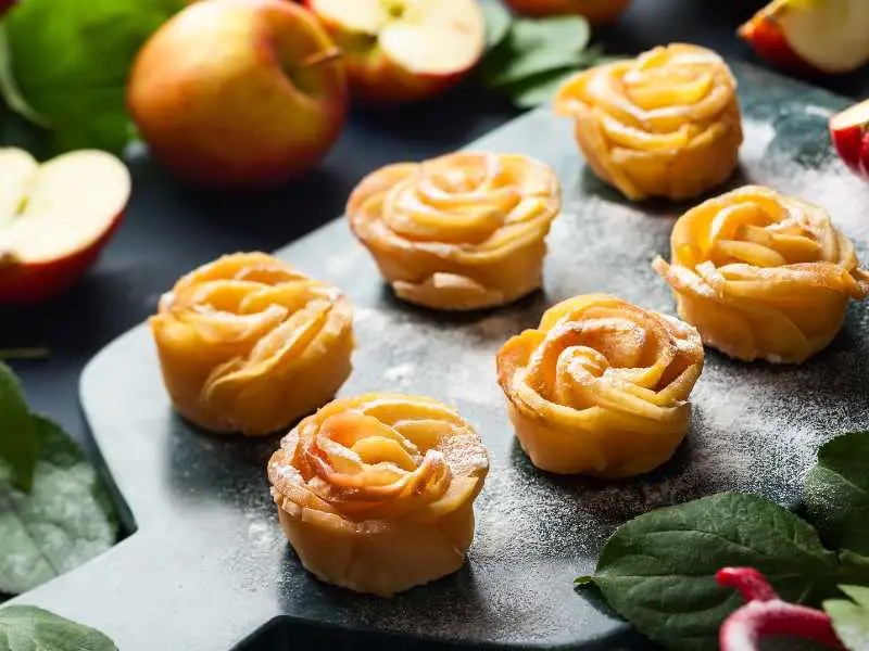six-mini-apple-pie-in-rose-shape