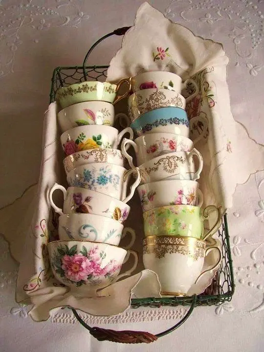 mismatched-tea-cup-arriage-in-a-net