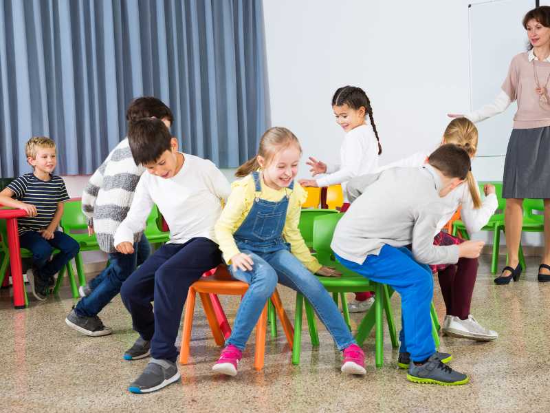 children-dancing-round-the-chair-game-in-outdoor-spring-parties