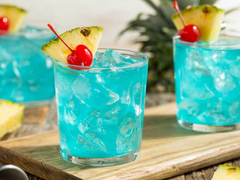 two-glass-of-punch-with-pineapple