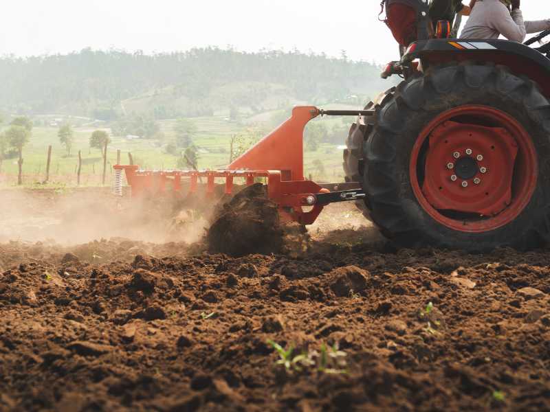 preparing-the-soil-before-planting