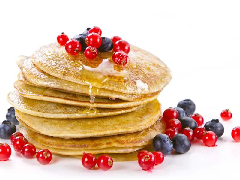 pancakes-with-berries