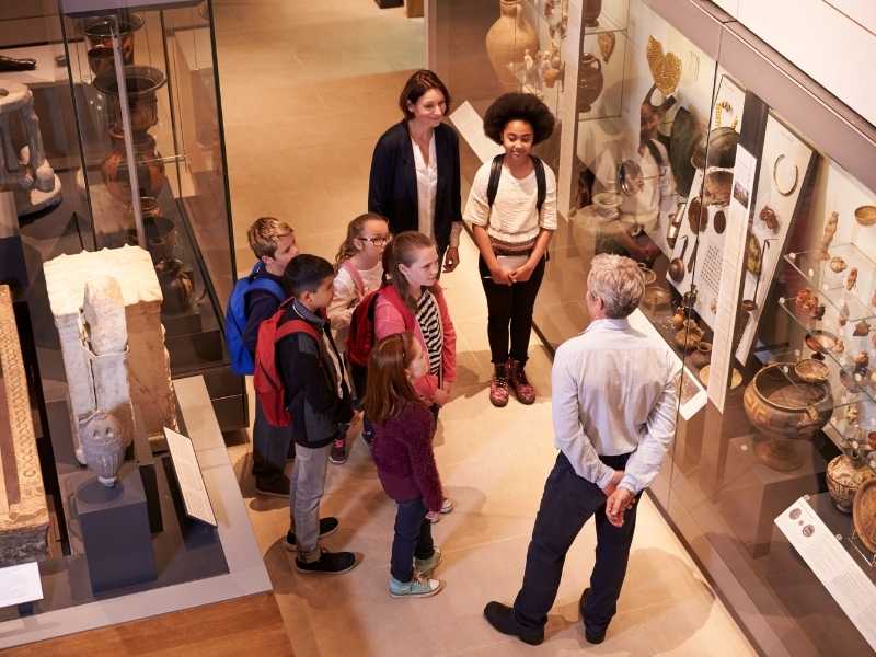 children-and-teacher-visiting-museum