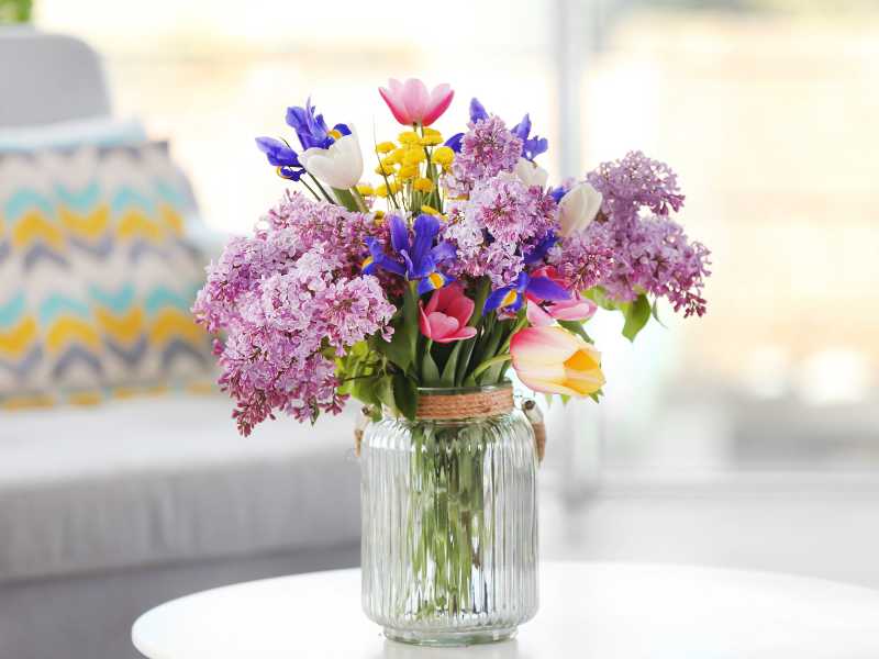 bottle-vase-with-a-bouquet-of-flower-on-the-table