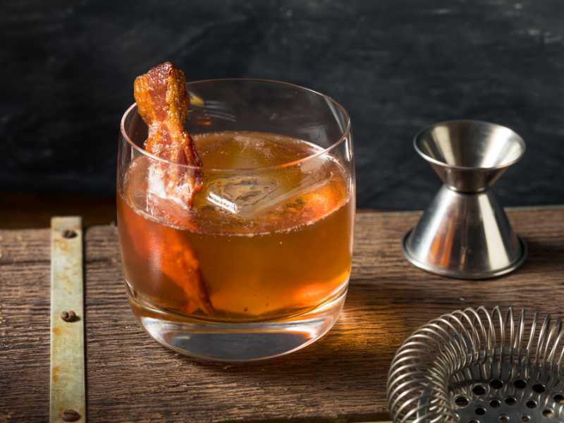 smoked-maple-old-fashioned-cocktail-drink