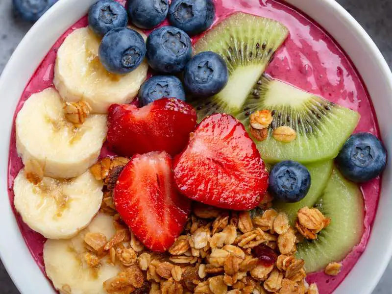 smoothie-bowl-with-fruit