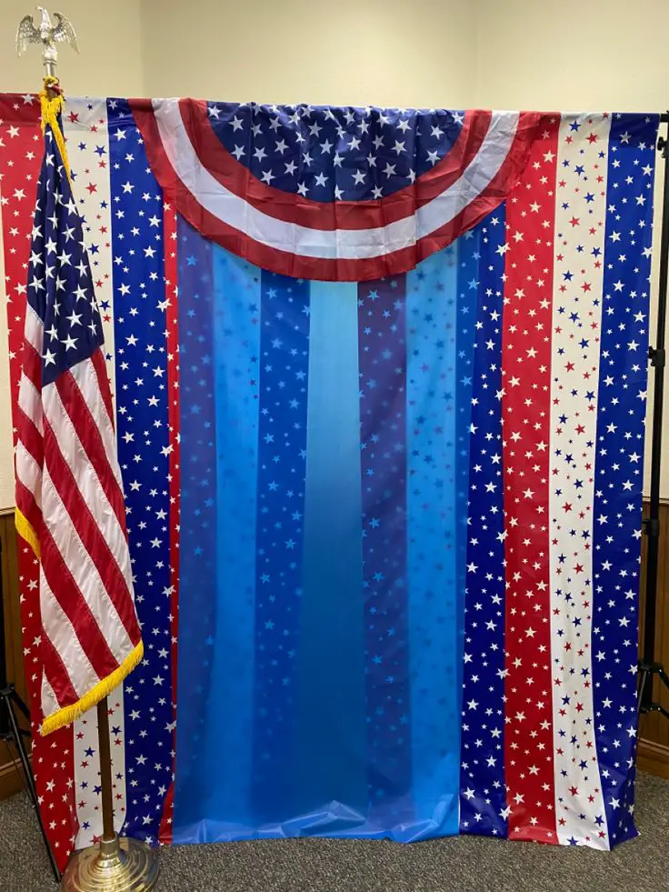 red-white-and-blue-photo-booth-backdrop