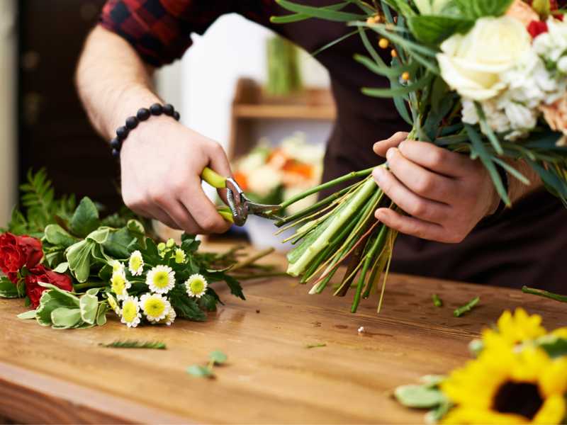 trimming-the-stems-of-a-bouquet