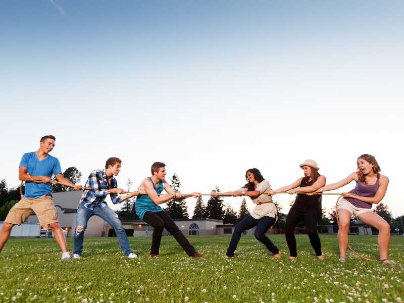 men-and-women-in-the-field-playing-tug-of-war-in-outdoor-games-for-spring-parties