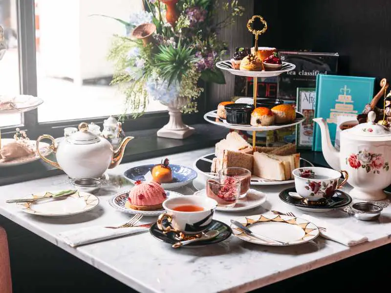 table-set-for-vintage-tea-party
