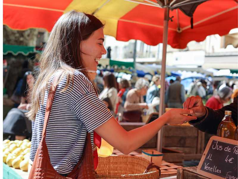 a-lady-visit-a-farmer-market