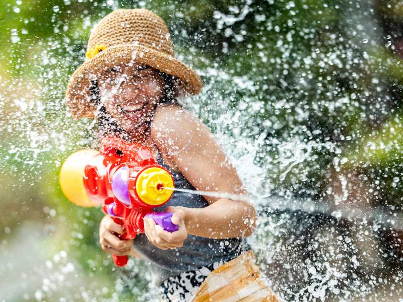 water-gun-game-in-spring-parties