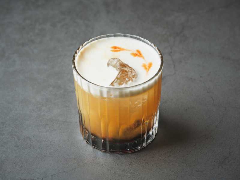whiskey-sour-with-ice-cube-fathers-day-cocktail