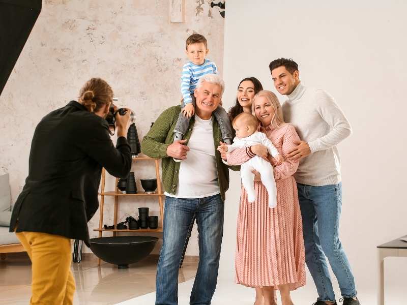 family-of-six-with-easter-outfit-for-family-photos