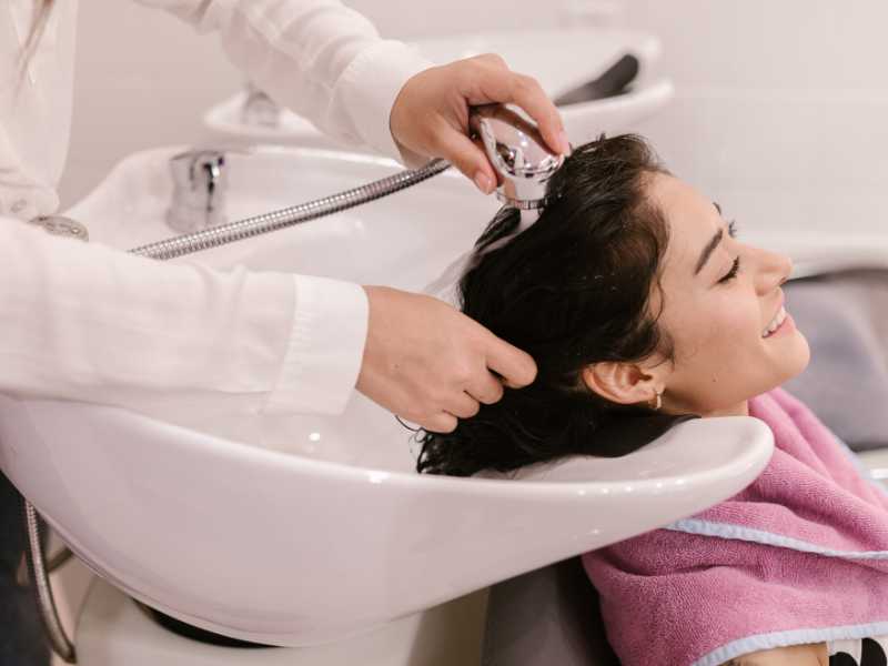 washing-hair-lightly