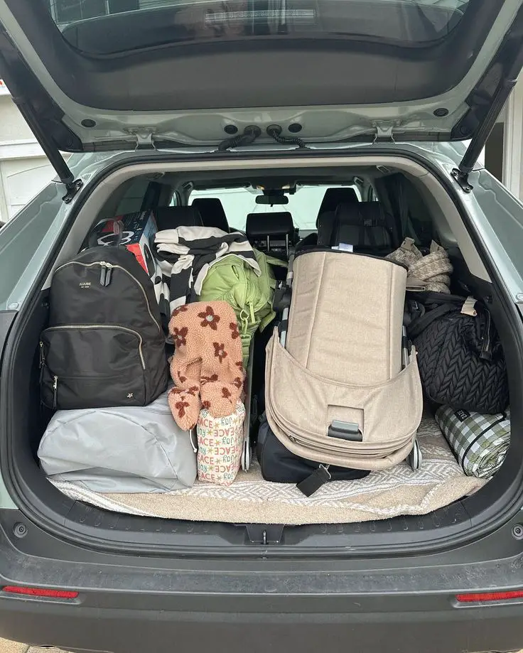 mom-traveling-with-family-to-survive-summer-vacation-with-a-newborn