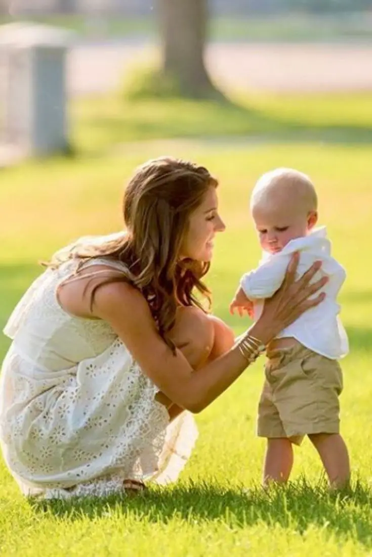 mom-helping-baby-to-count-step-slowly-toddler-tantrum-hacks