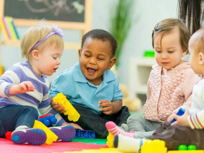 babies-playing-in-a-baby-friendly-space