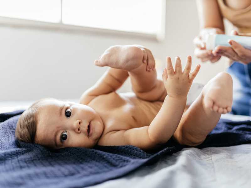 mom-using-diaper-rash-cream