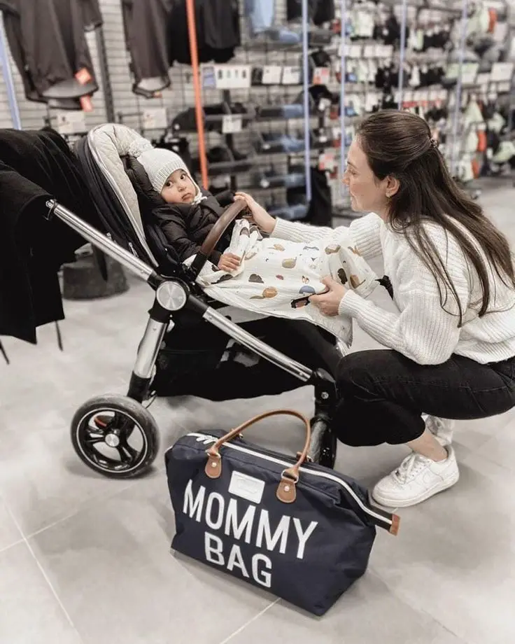 mom-bags-with-a-backup-outfit