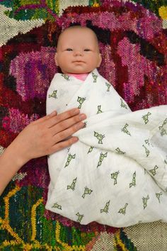 swaddle-baby-new-mom-survival-tip