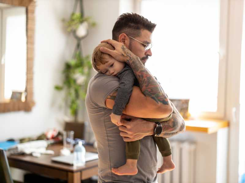 dad-helping-with-baby-new-mom-survival-tip